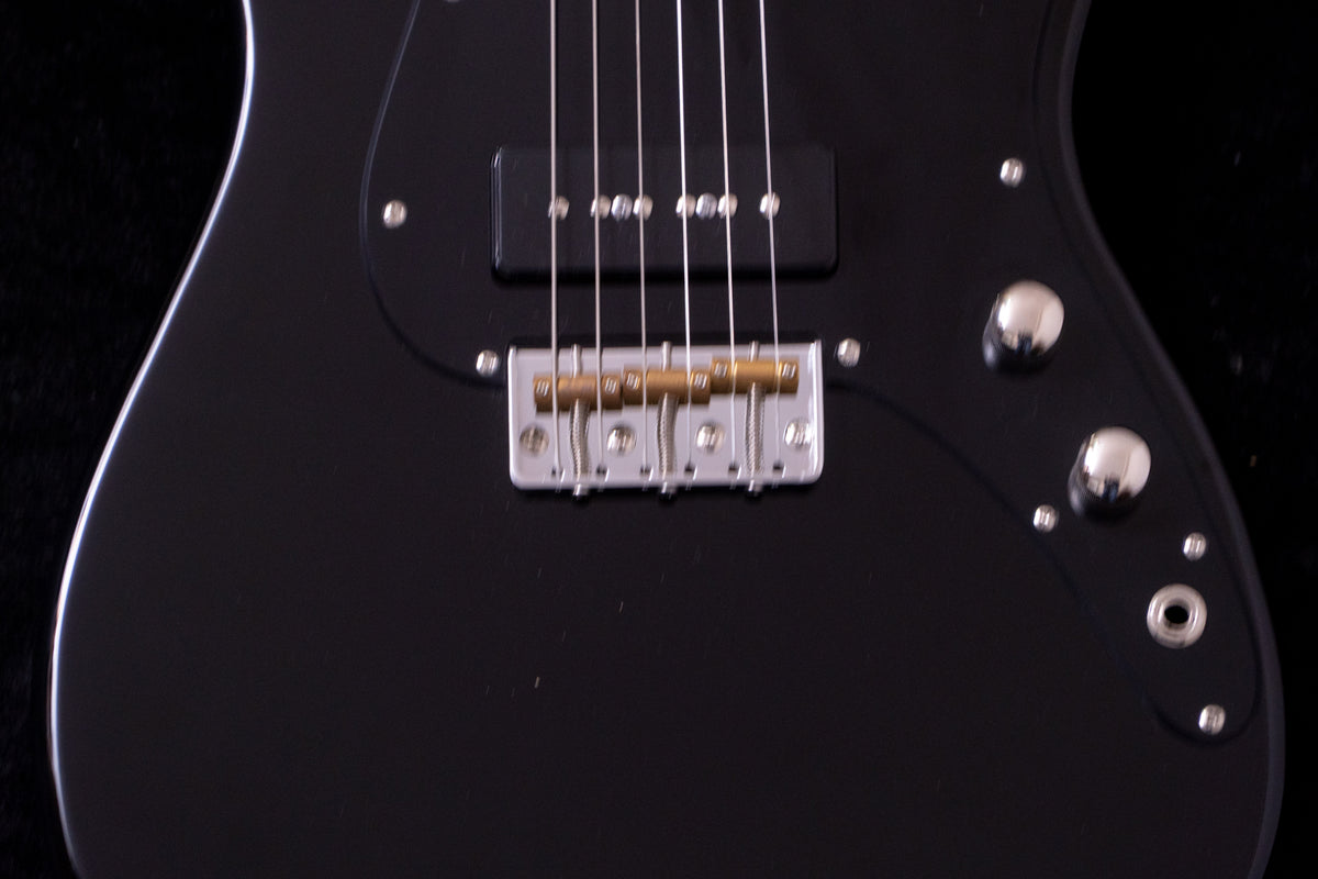 【new】NAGI GUITARS / IRIS kuro 2.545kg R26030007【TONIQ Yokohama】【price included SHIPPING & IMPORT TAX & VAT】
