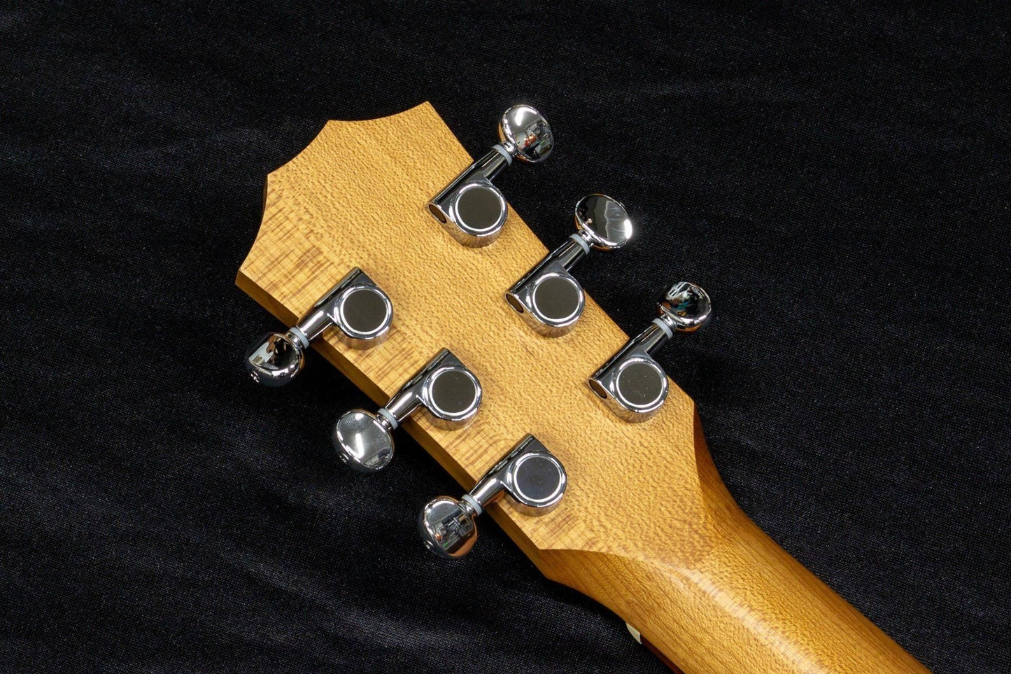 【new】Taylor / Baby Taylor-e BT-1e Walnut #2208251054 1.37kg【TONIQ Yokohama】