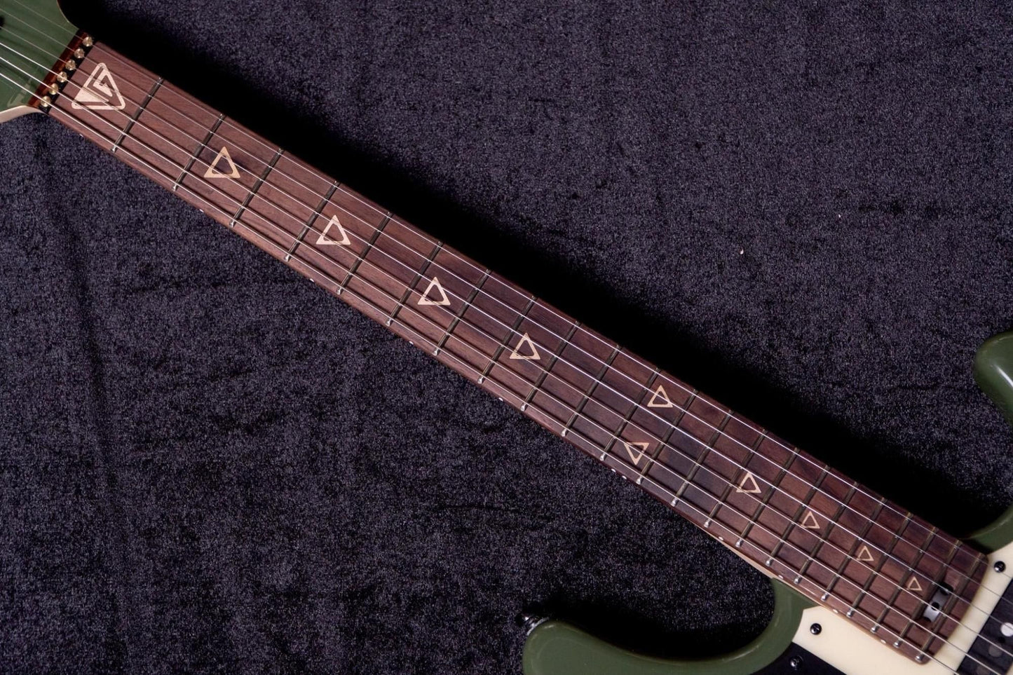 【new】Valiant Guitars / Mercury Olive Gloss #M25055 3.14kg【TONIQ Yokohama】