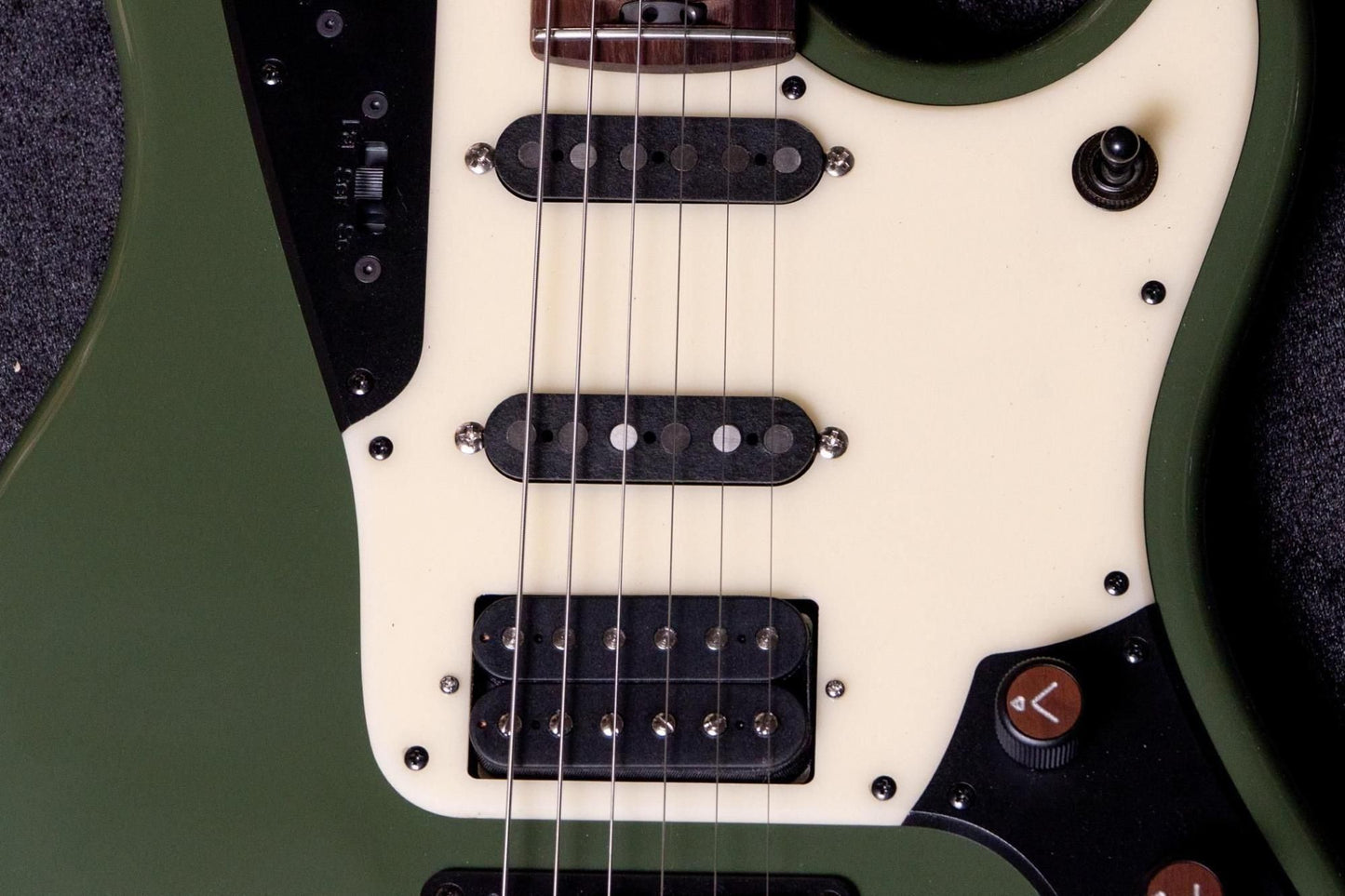 【new】Valiant Guitars / Mercury Olive Gloss #M25055 3.14kg【TONIQ Yokohama】