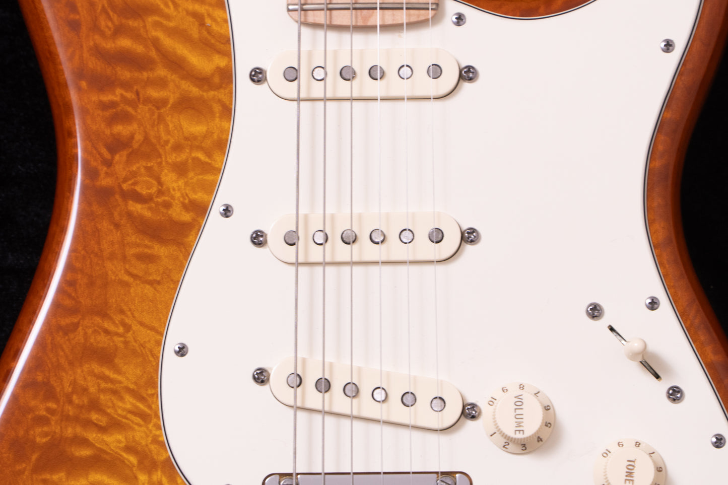 【used】Fender / Custom Shop Custom Deluxe Stratocaster Faded Honey Burst 2011 3.365kg #5893【TONIQ Yokohama】【price included SHIPPING & IMPORT TAX & VAT】