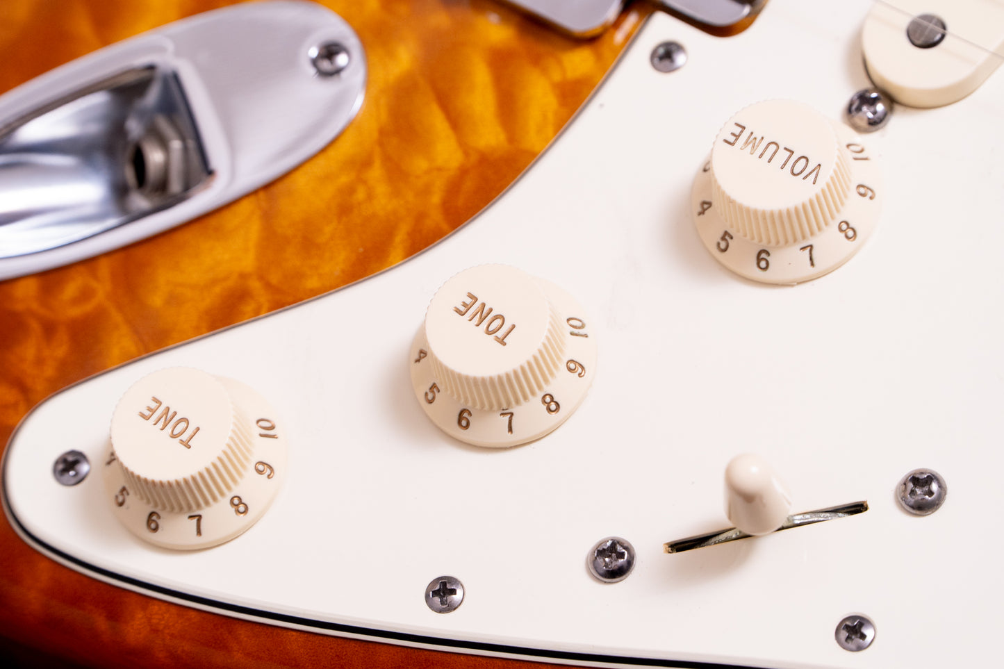 【used】Fender / Custom Shop Custom Deluxe Stratocaster Faded Honey Burst 2011 3.365kg #5893【TONIQ Yokohama】【price included SHIPPING & IMPORT TAX & VAT】