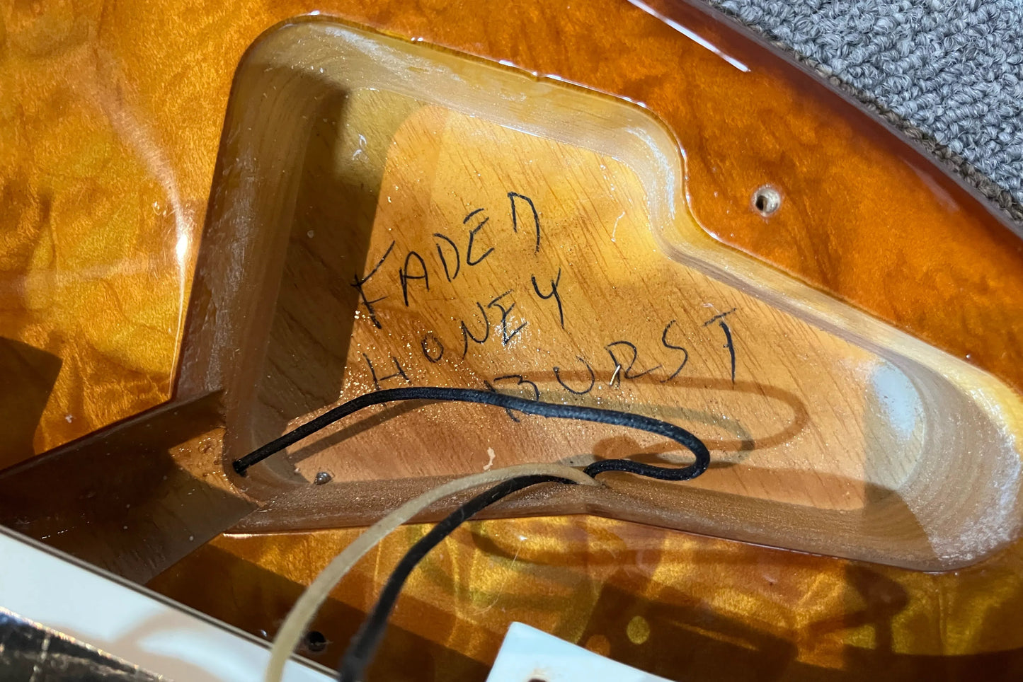 【used】Fender / Custom Shop Custom Deluxe Stratocaster Faded Honey Burst 2011 3.365kg #5893【TONIQ Yokohama】【price included SHIPPING & IMPORT TAX & VAT】