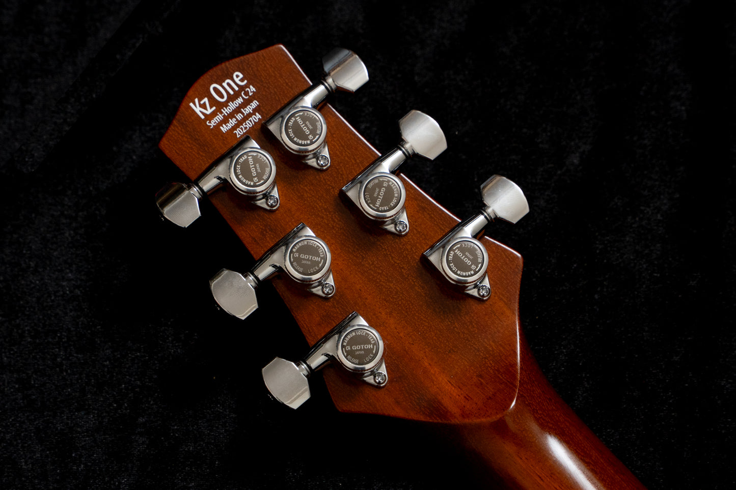 【outlet】Kz Guitar Works / Kz One Carved Top Semi-Hollow 24 3S11 Bar Bridge Gold Top 3.725kg #20250704【TONIQ Yokohama】 【price included SHIPPING & IMPORT TAX & VAT】