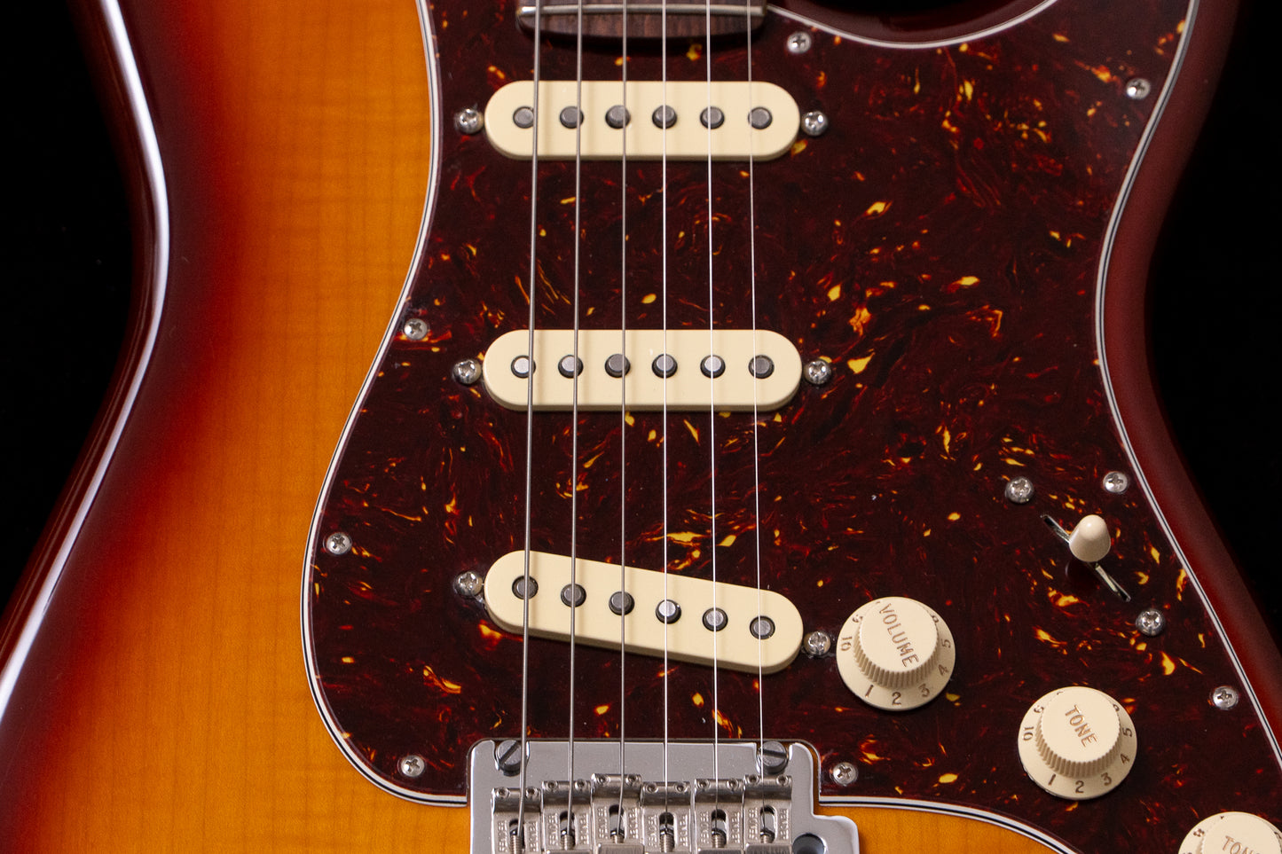 【used】Fender / 70th Anniversary American Professional II Stratocaster Comet Burst 3.58kg #US23039234【TONIQ横浜】